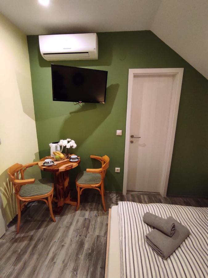 Accommodation "Old Town Dreznik" Rakovica Exteriör bild