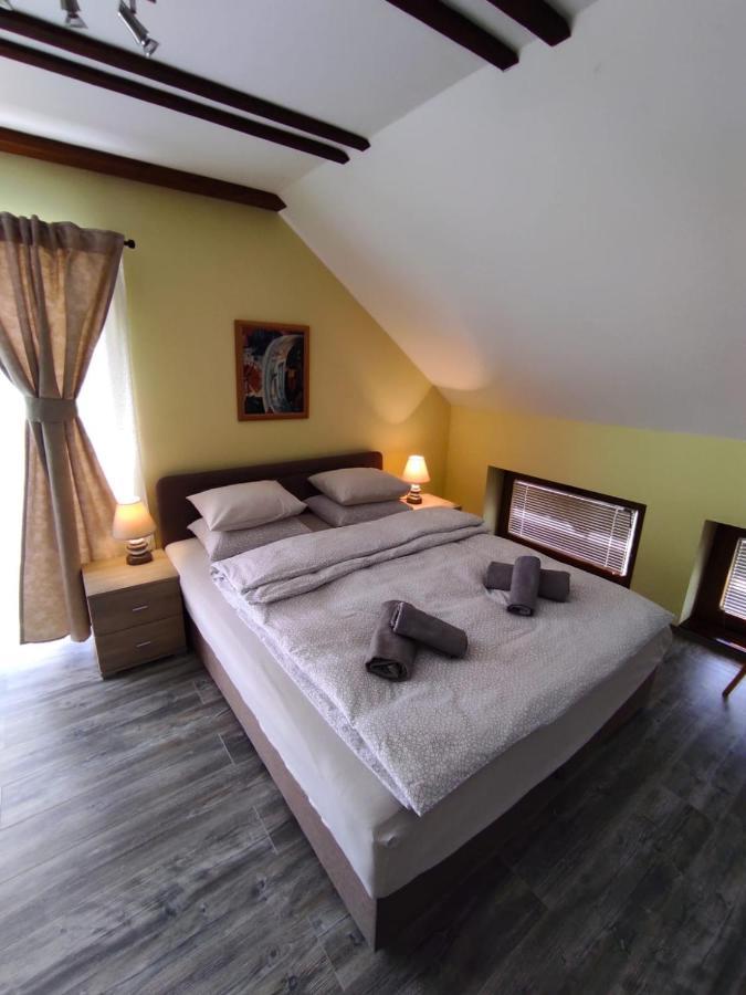 Accommodation "Old Town Dreznik" Rakovica Exteriör bild