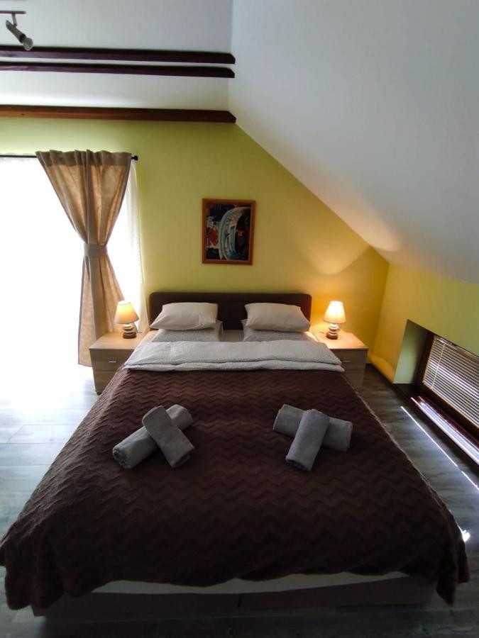 Accommodation "Old Town Dreznik" Rakovica Exteriör bild