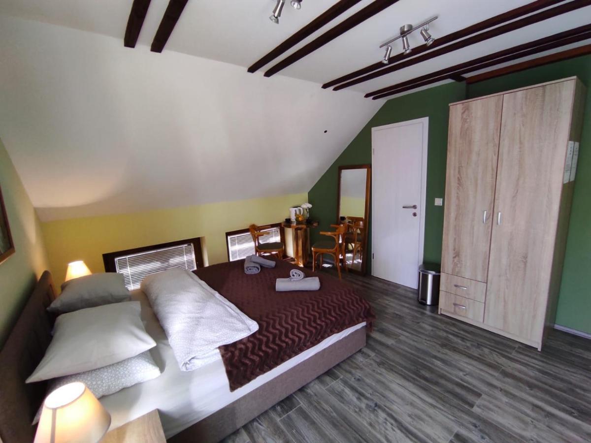 Accommodation "Old Town Dreznik" Rakovica Exteriör bild
