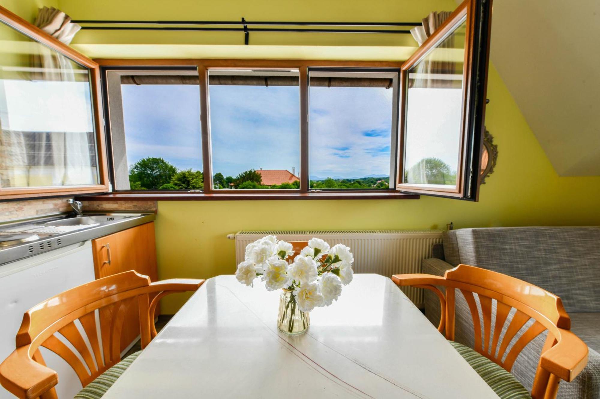Accommodation "Old Town Dreznik" Rakovica Exteriör bild