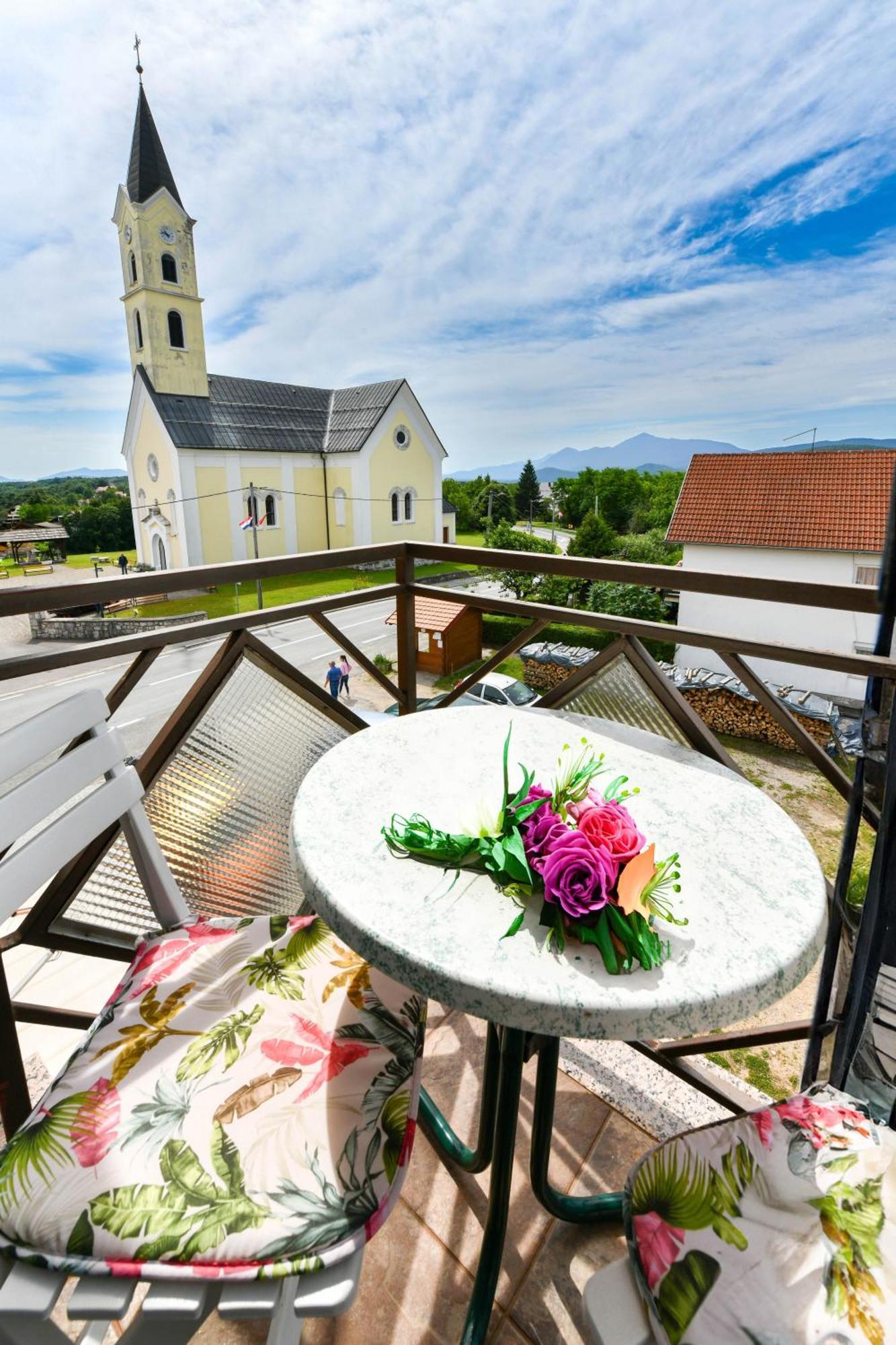 Accommodation "Old Town Dreznik" Rakovica Exteriör bild